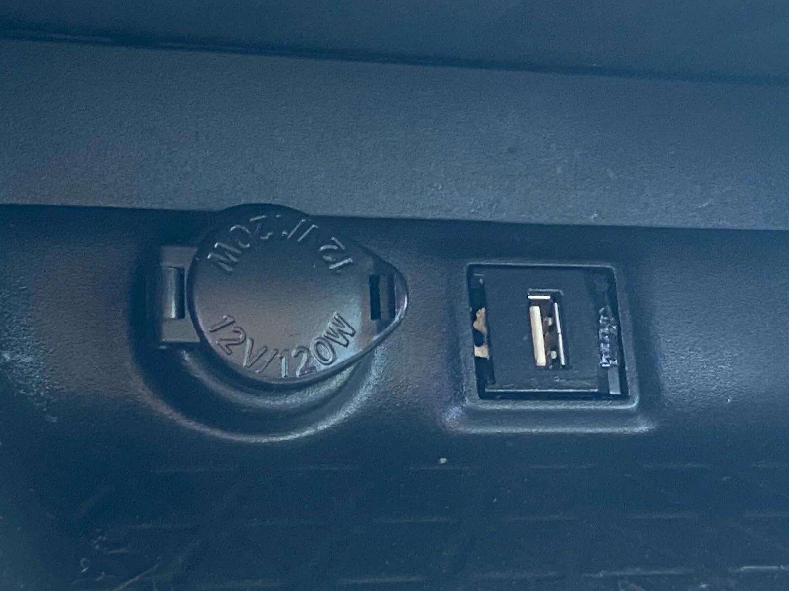 2021 Toyota RAV4 LE - Photo 15