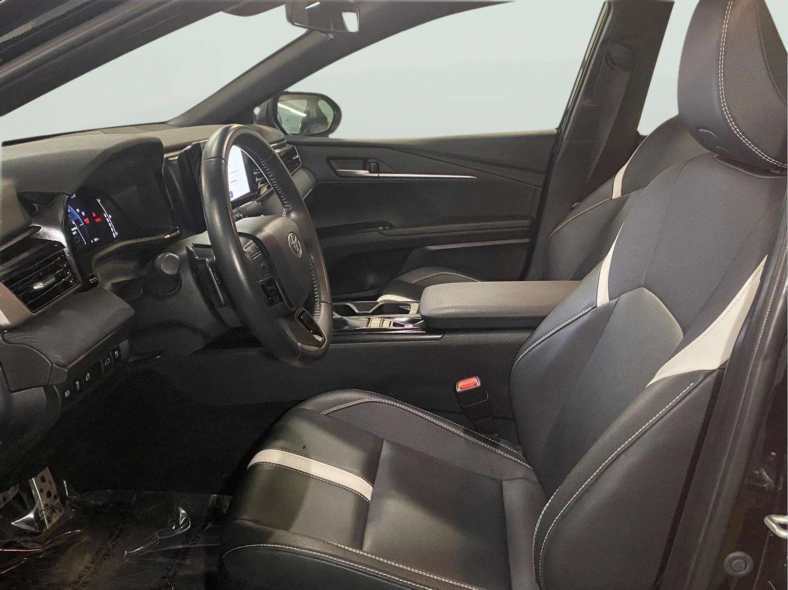 2025 Toyota Camry LE - Photo 10