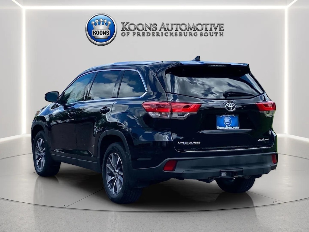 Used 2019 Toyota Highlander XLE V6 SUV