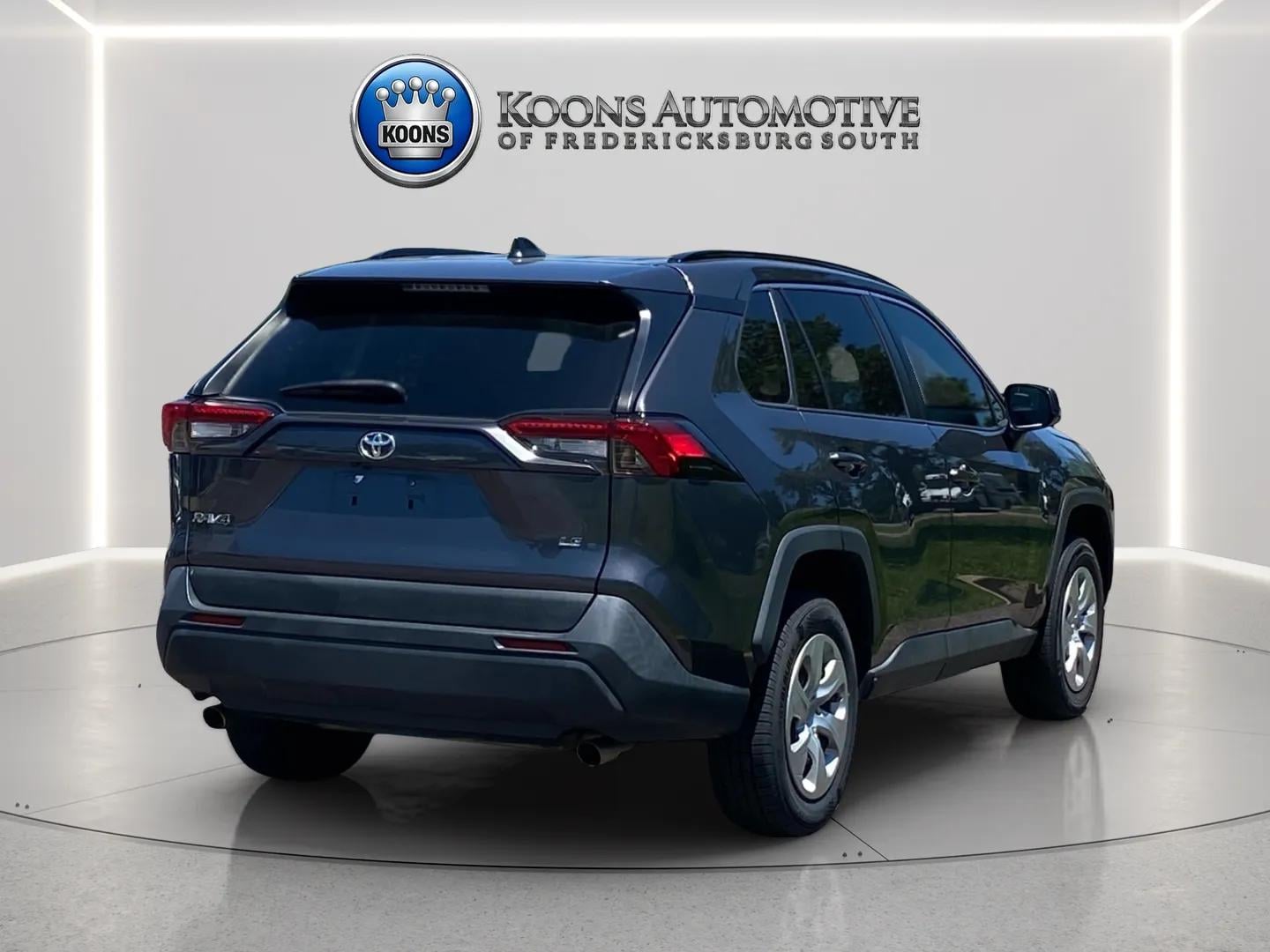 2021 Toyota RAV4 LE - Photo 6