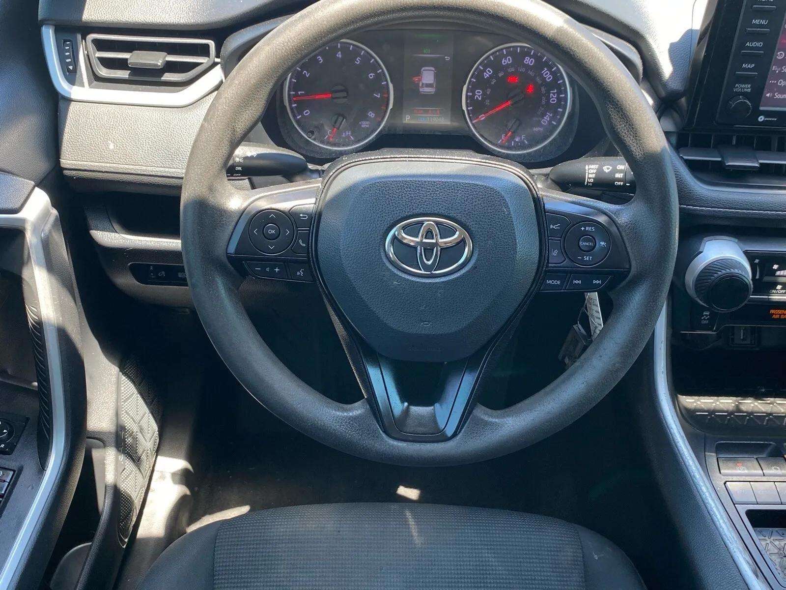 2021 Toyota RAV4 LE - Photo 7