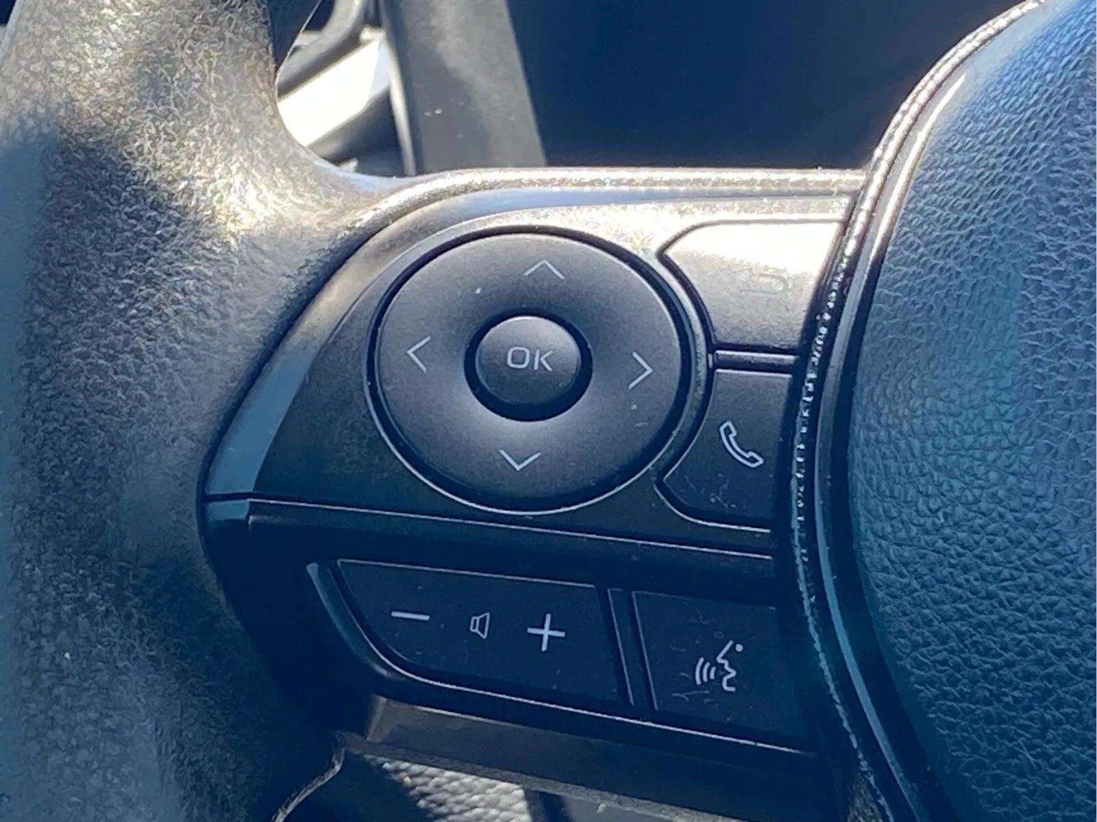 2021 Toyota RAV4 LE - Photo 8