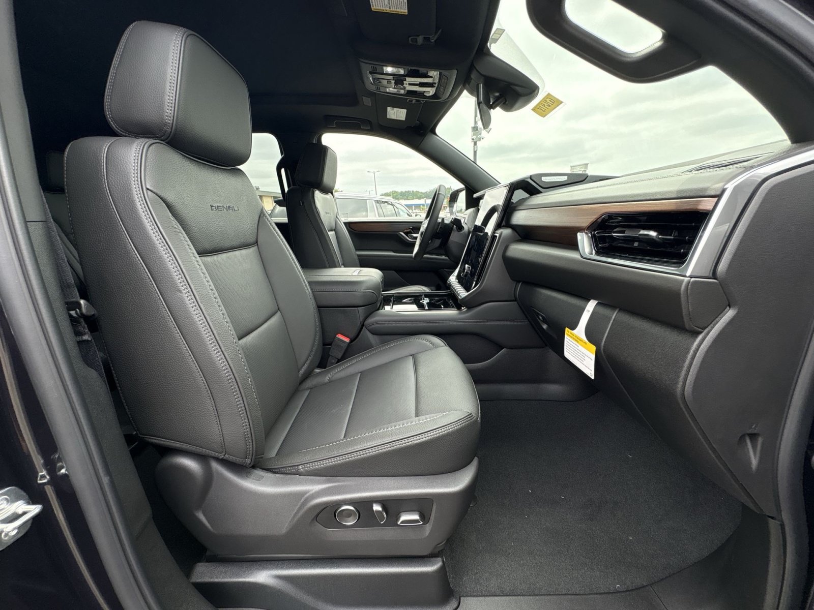 2026 GMC Yukon XL Denali - Photo 25