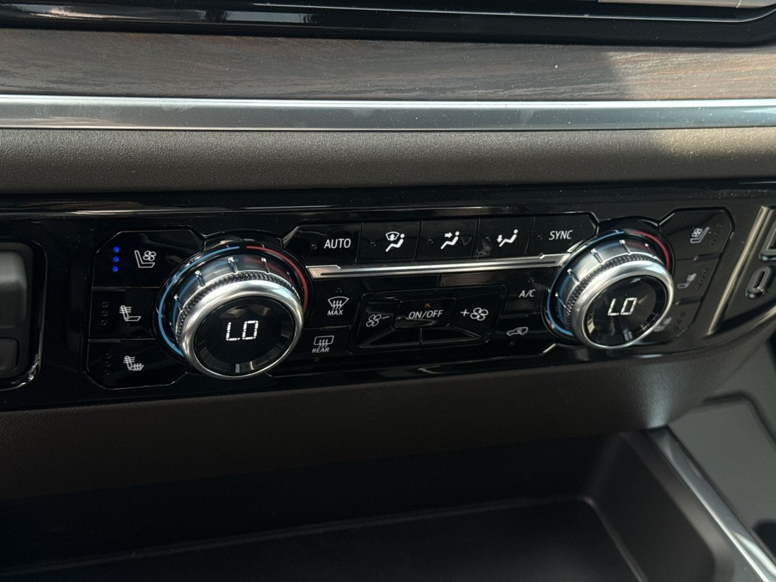 2026 GMC Sierra 1500 SLT - Photo 18