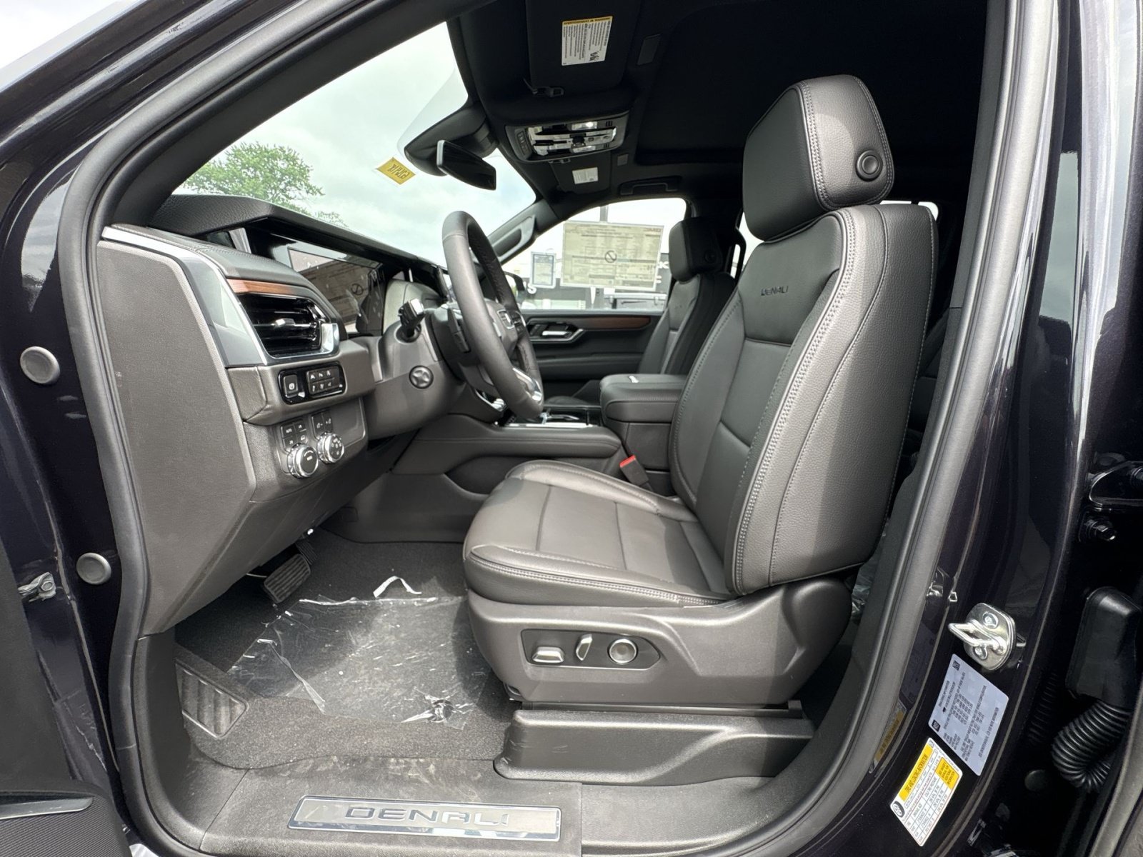 2026 GMC Yukon XL Denali - Photo 10
