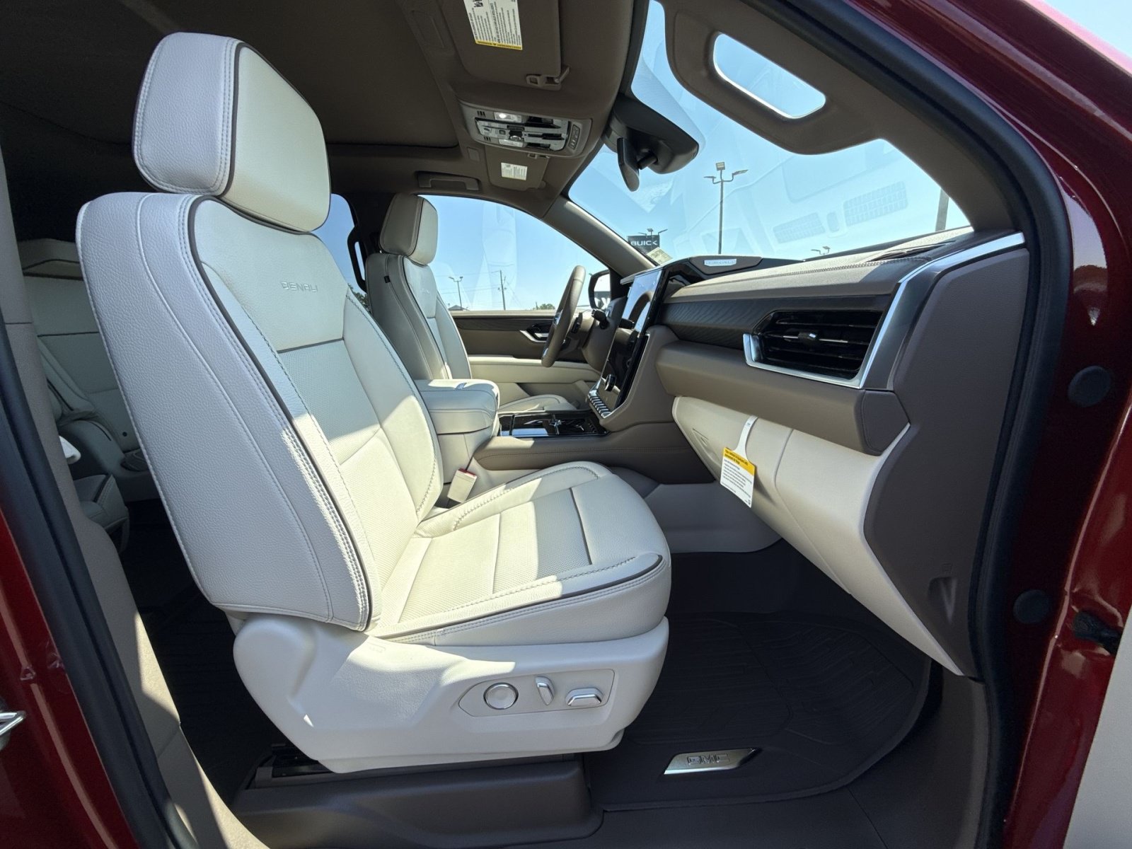 2026 GMC Yukon XL Denali - Photo 25