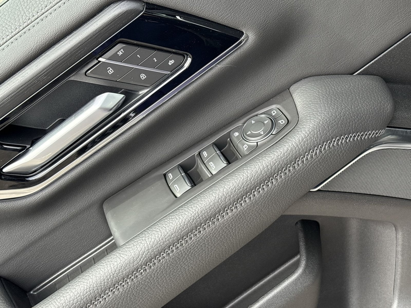 2026 GMC Yukon XL Denali - Photo 12
