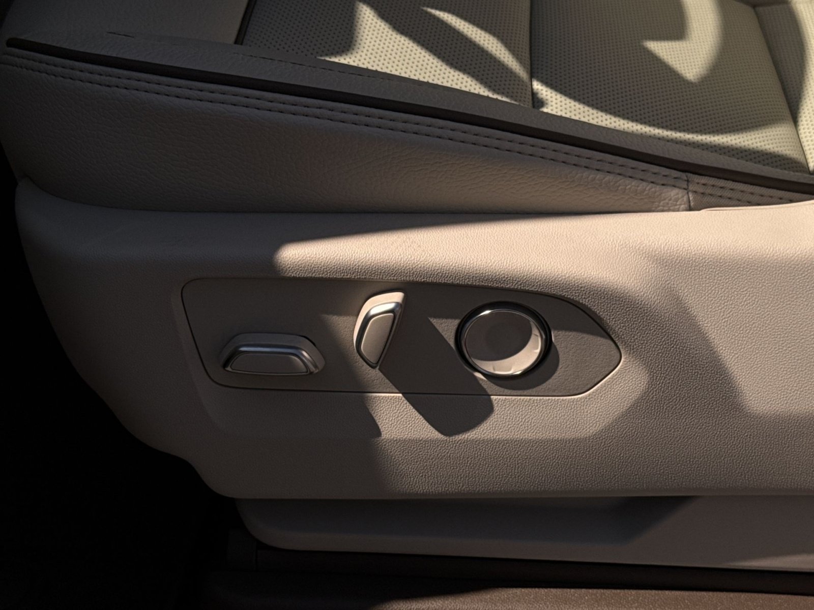 2026 GMC Yukon XL Denali - Photo 11