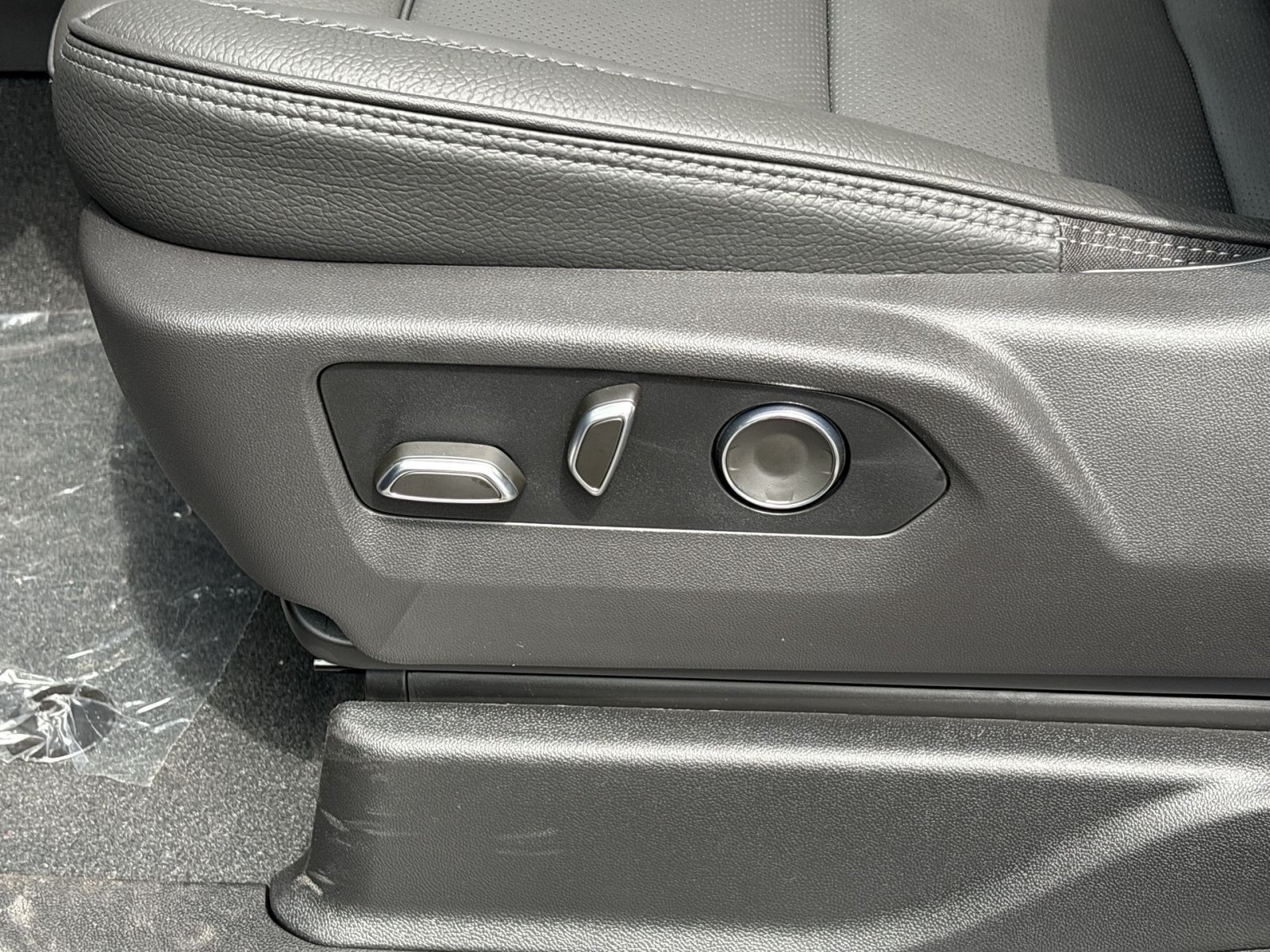 2026 GMC Yukon XL Denali - Photo 11