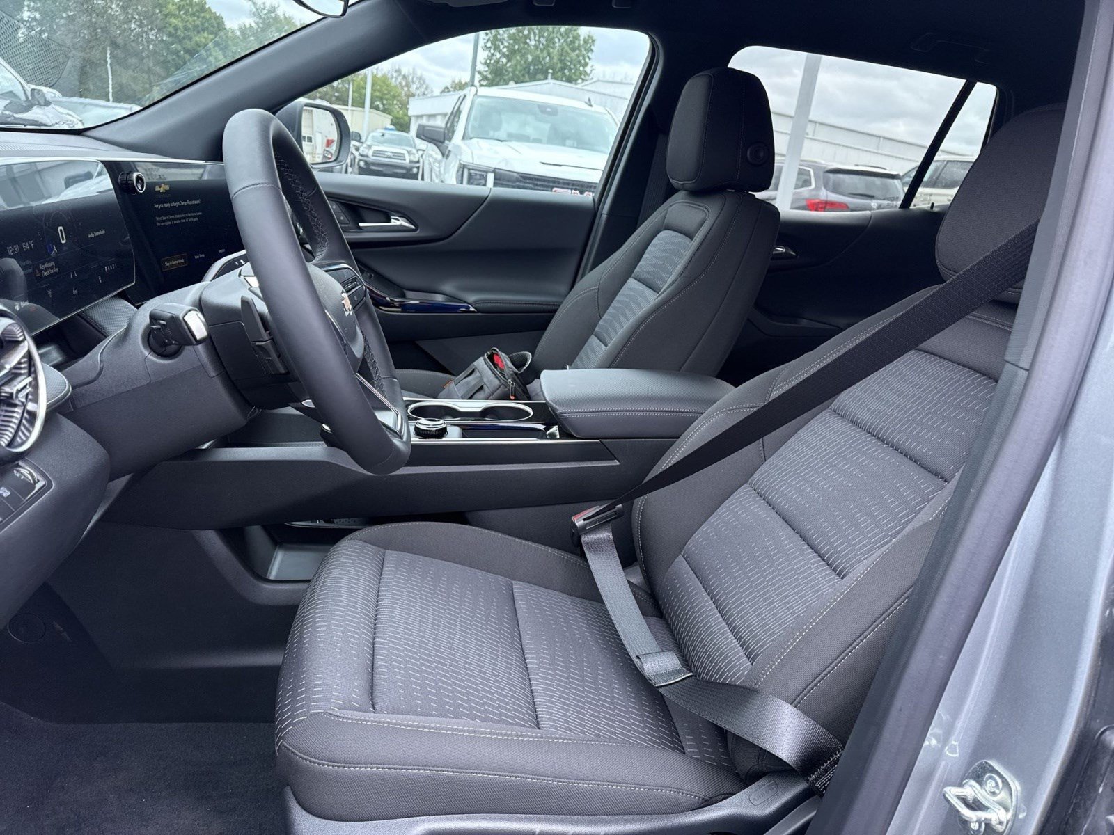 2027 Chevrolet Equinox LT - Photo 7