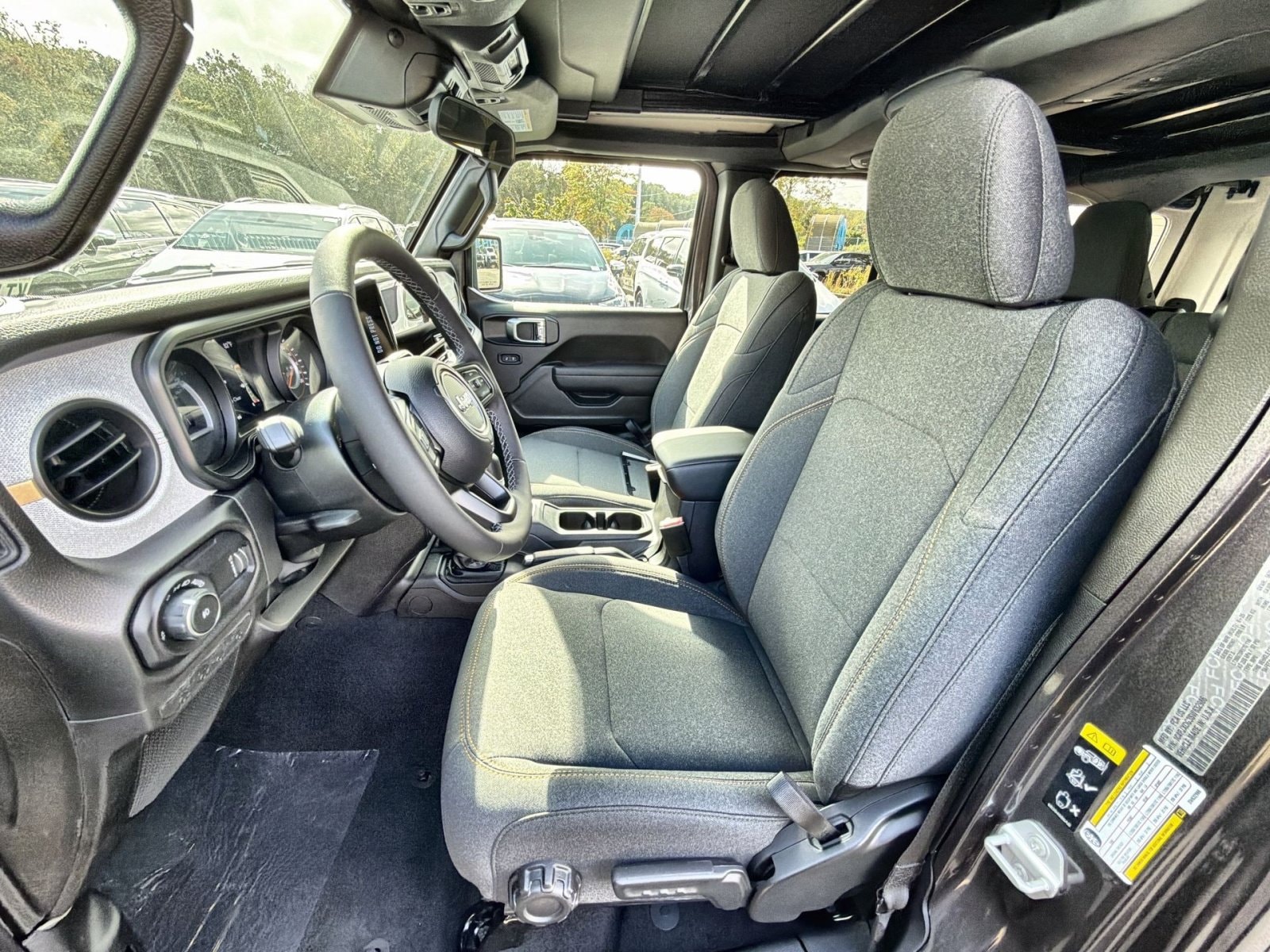 2025 Jeep Wrangler 4-Door Willys - Photo 13