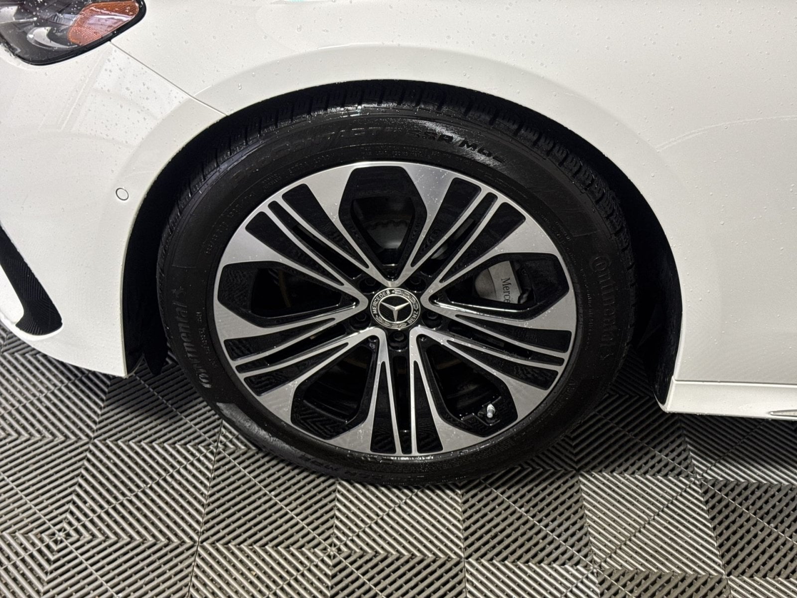 2025 Mercedes-Benz E-Class E450 - Photo 12