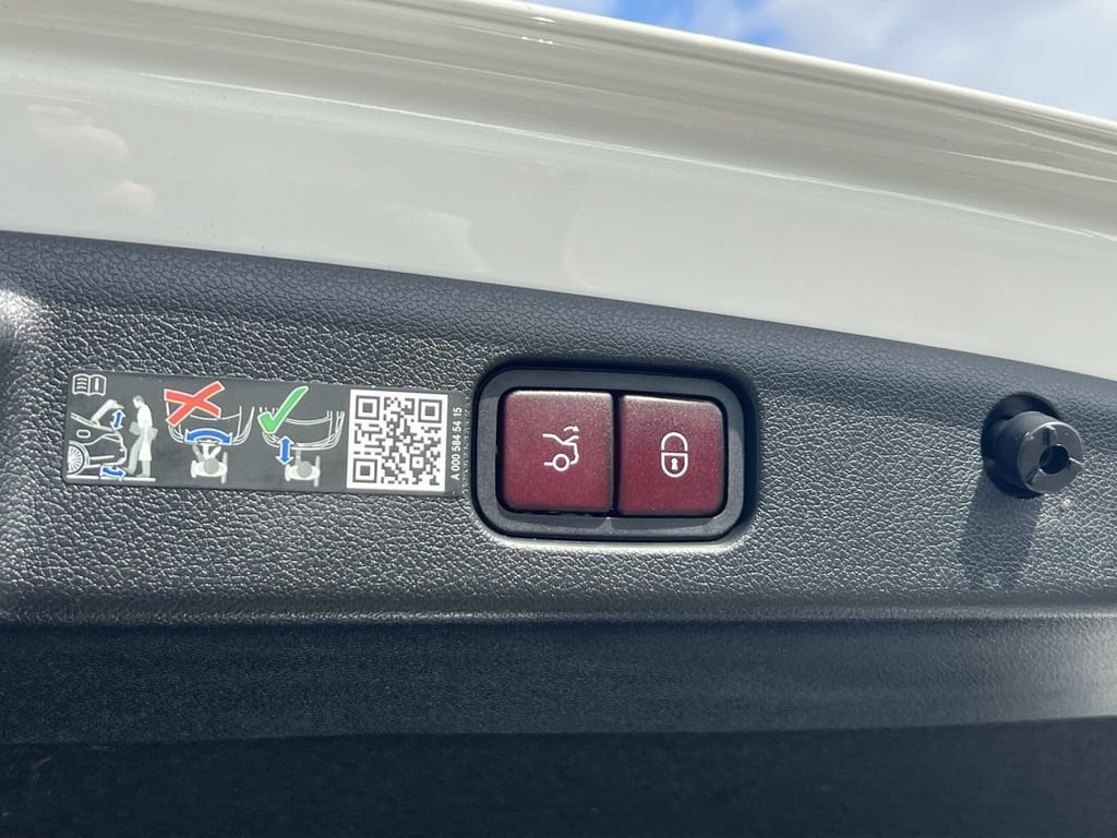 2025 Mercedes-Benz E-Class E450 - Photo 28