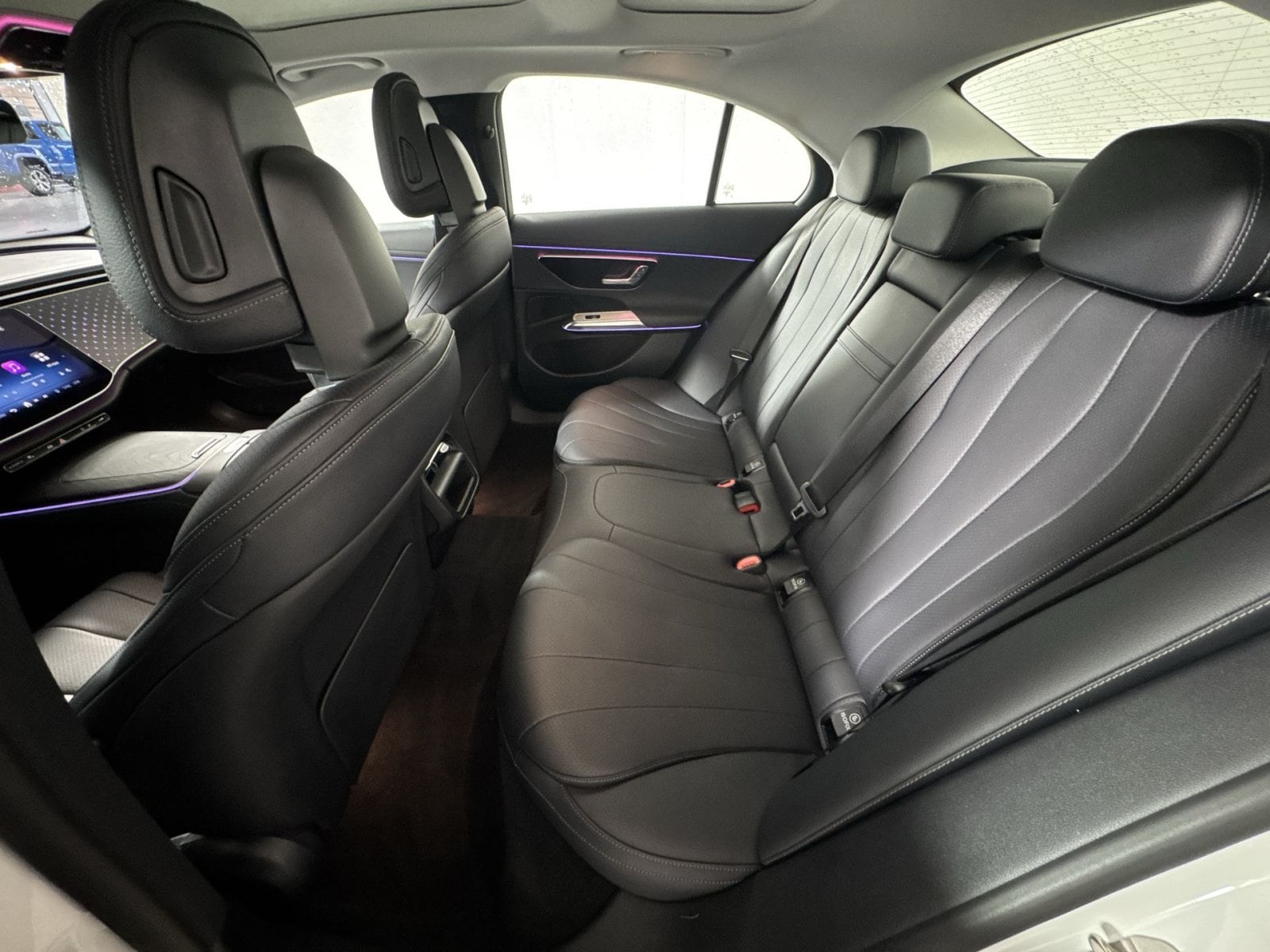 2025 Mercedes-Benz E-Class E450 - Photo 25