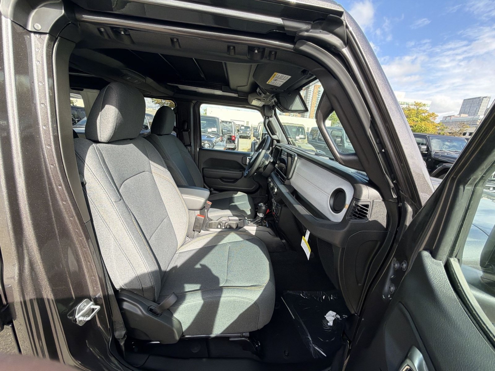 2025 Jeep Wrangler 4-Door Willys - Photo 25