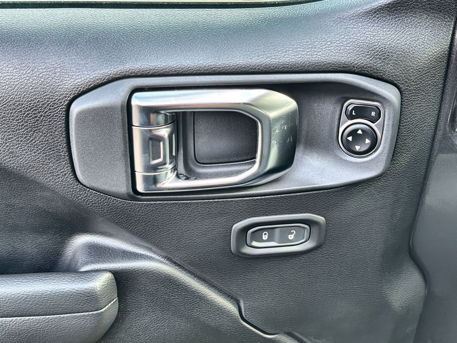 2025 Jeep Wrangler 4-Door Willys - Photo 15