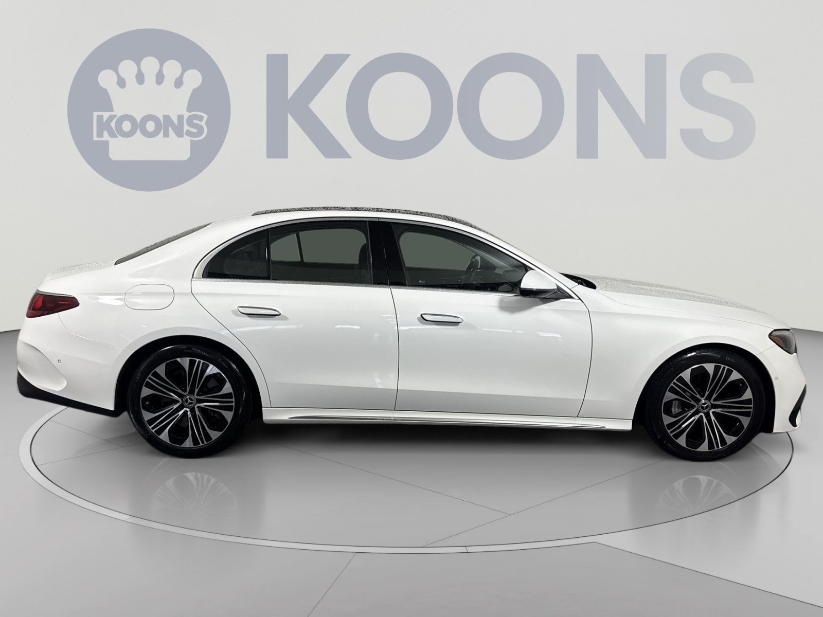 2025 Mercedes-Benz E-Class E450 - Photo 8