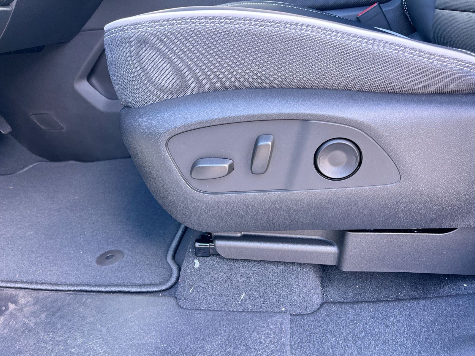 2026 GMC Sierra EV Elevation - Photo 11
