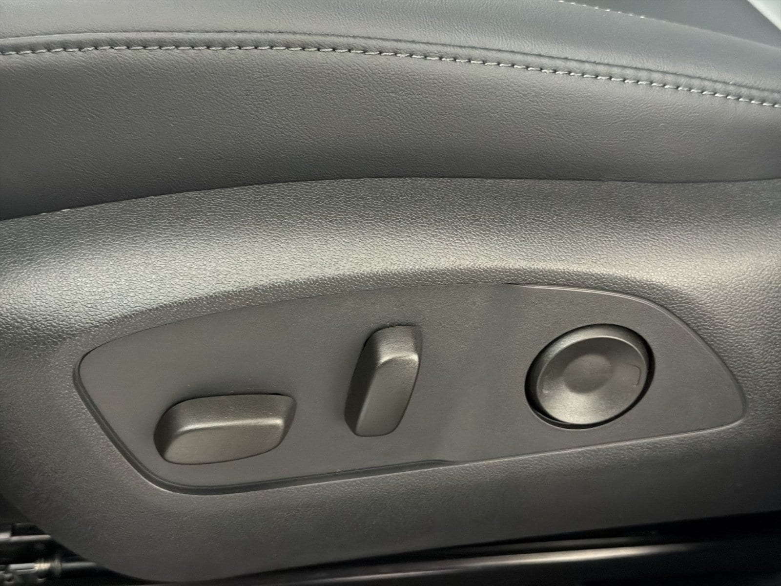 2027 GMC Acadia Elevation - Photo 11