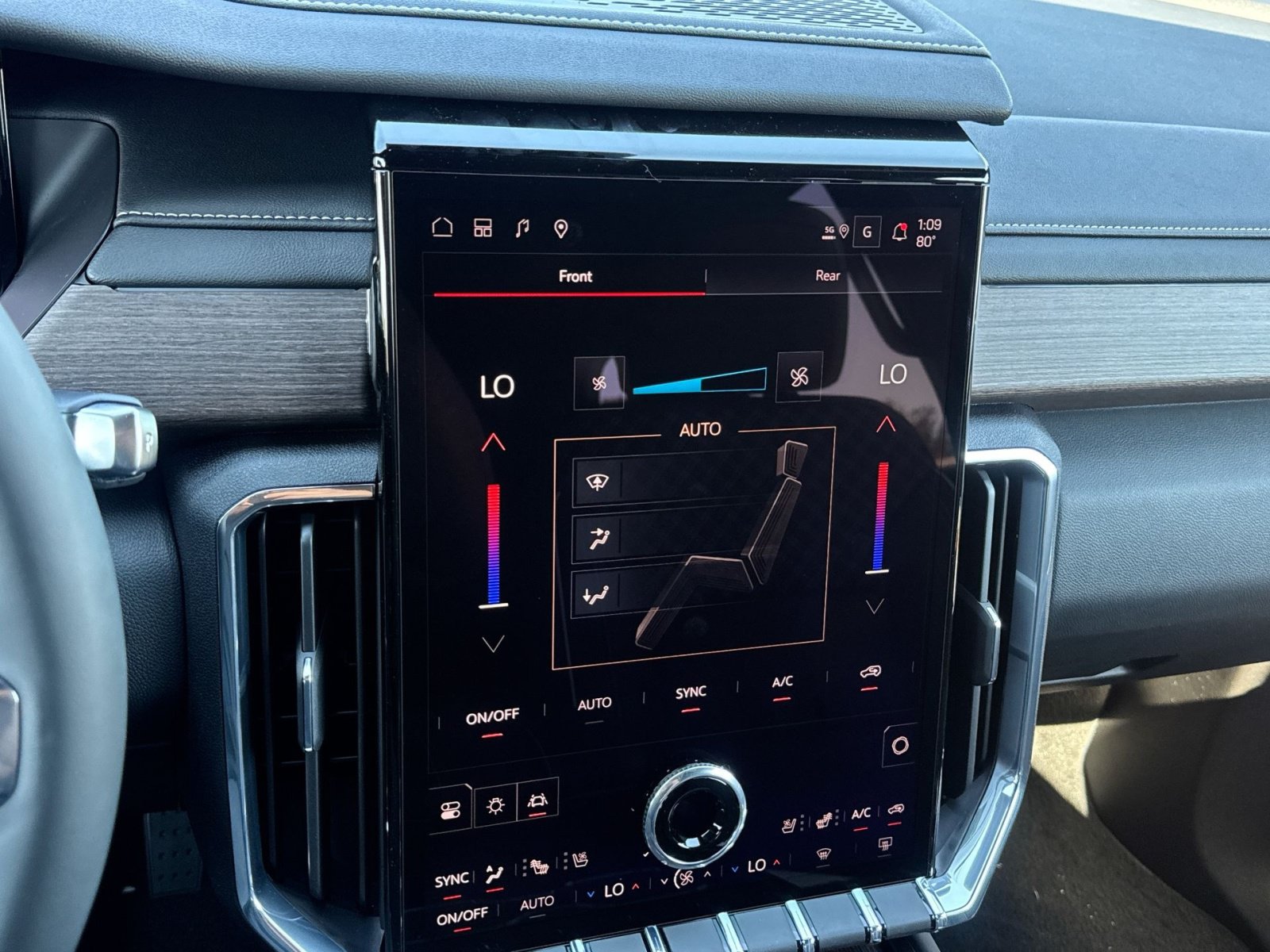 2027 GMC Acadia Denali - Photo 18