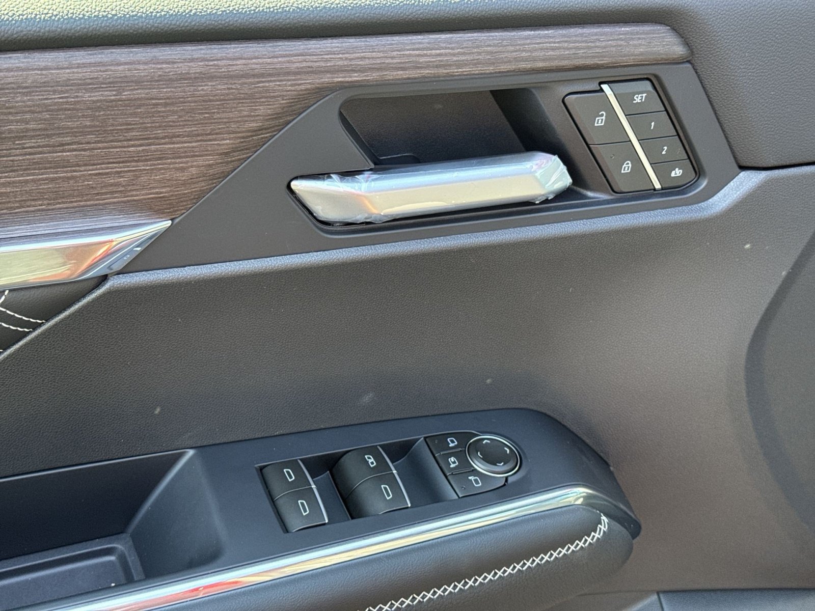 2027 GMC Acadia Denali - Photo 12