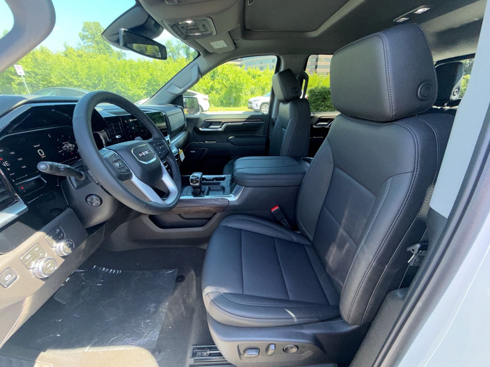 2026 GMC Sierra 1500 SLT - Photo 10