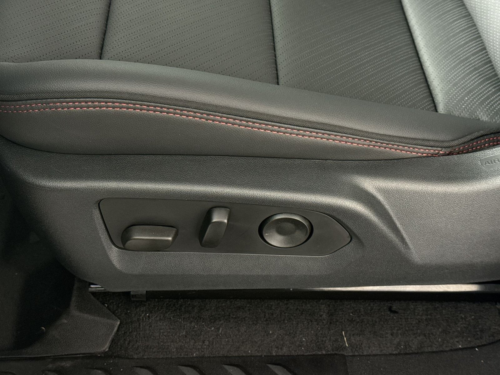 2026 GMC Canyon AT4X - Photo 11