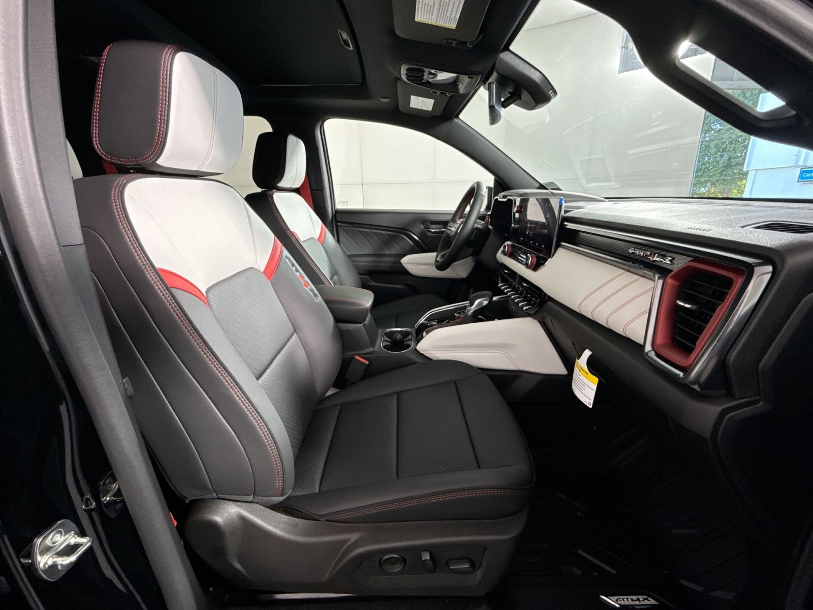 2026 GMC Canyon AT4X - Photo 24