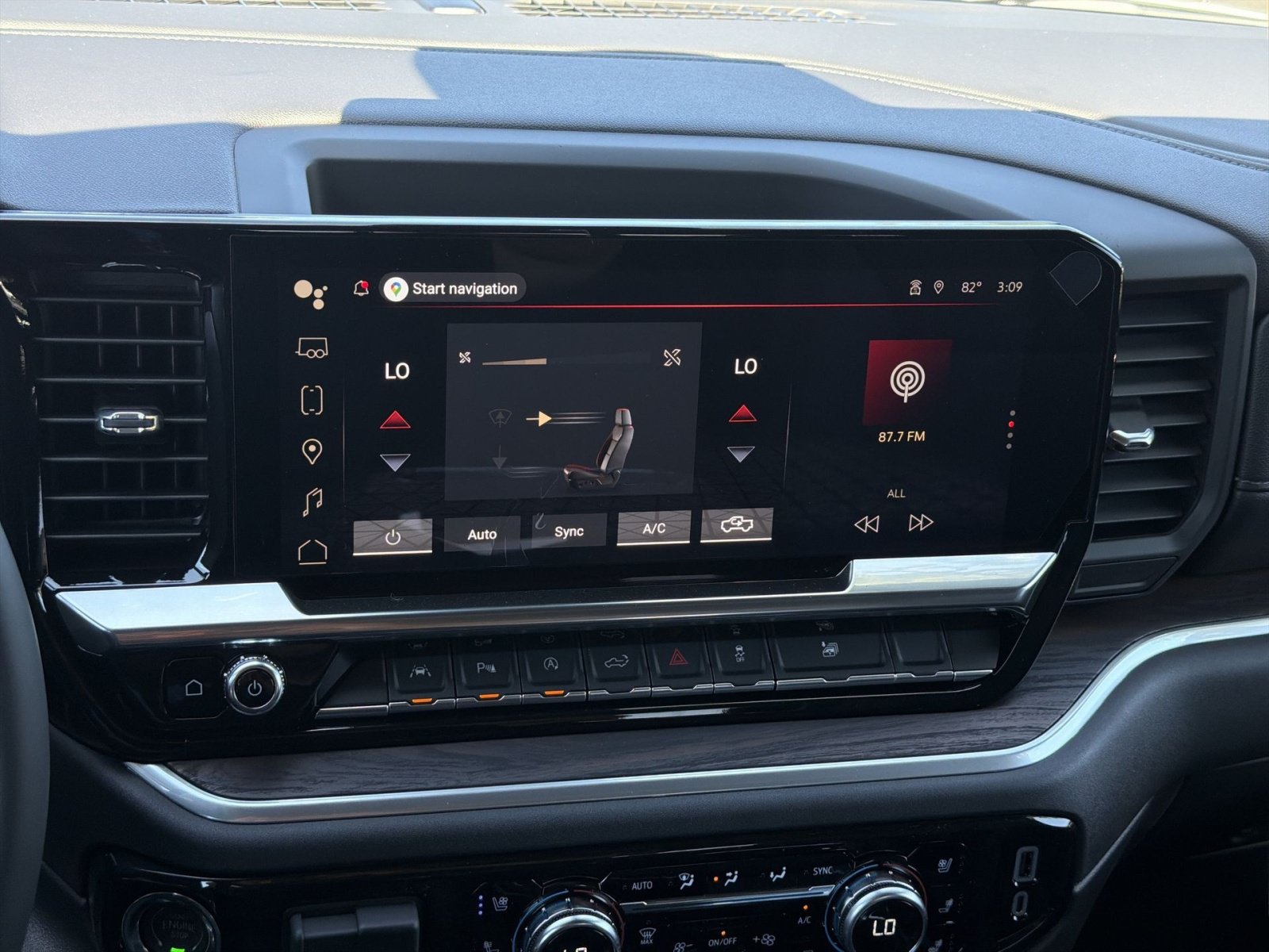 2026 GMC Sierra 1500 SLT - Photo 18