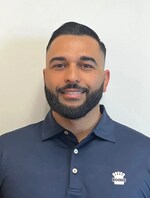 Staff member Shah Raufi from ID_f3f950