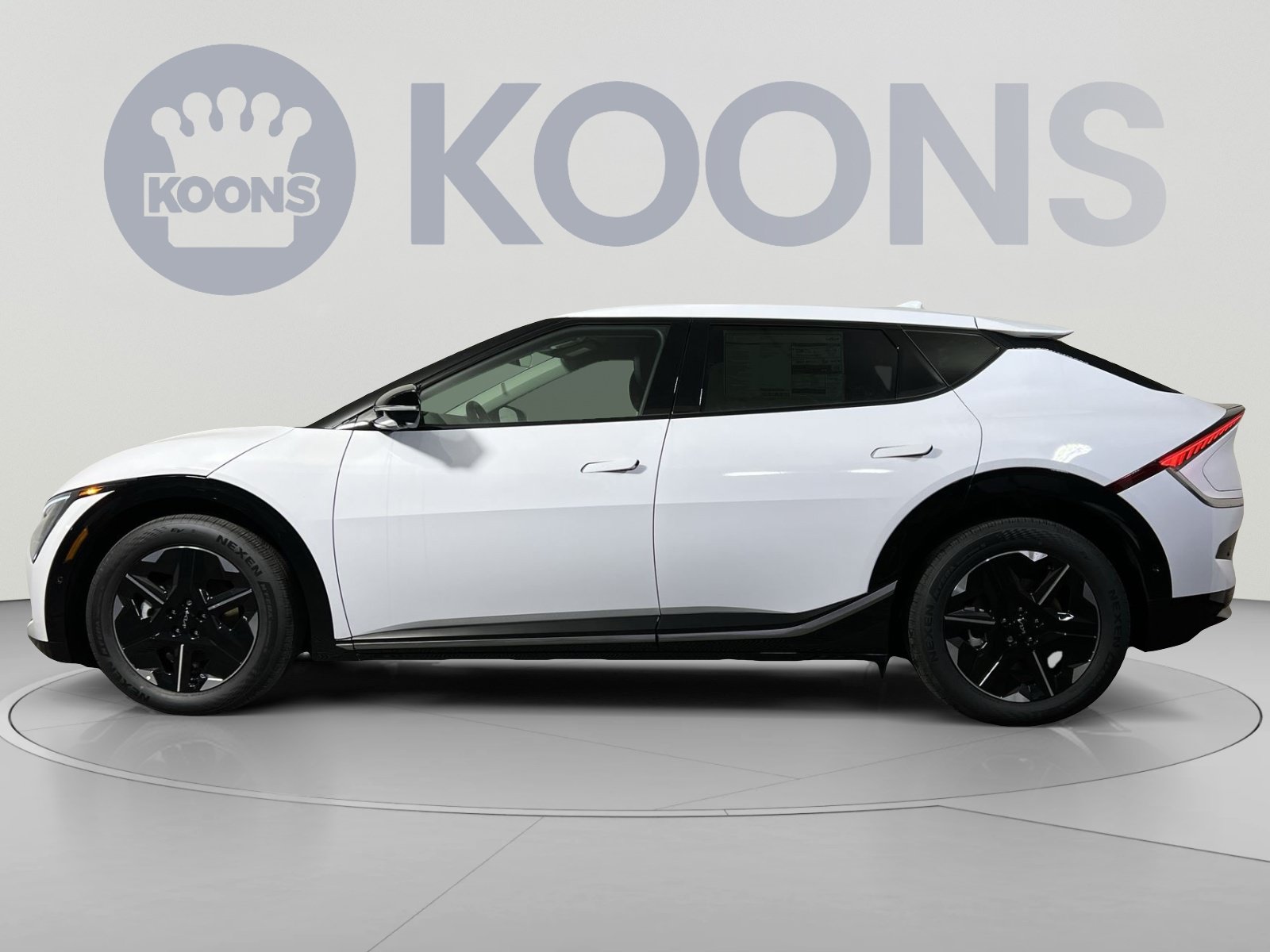 2025 Kia EV6 Wind - Photo 2