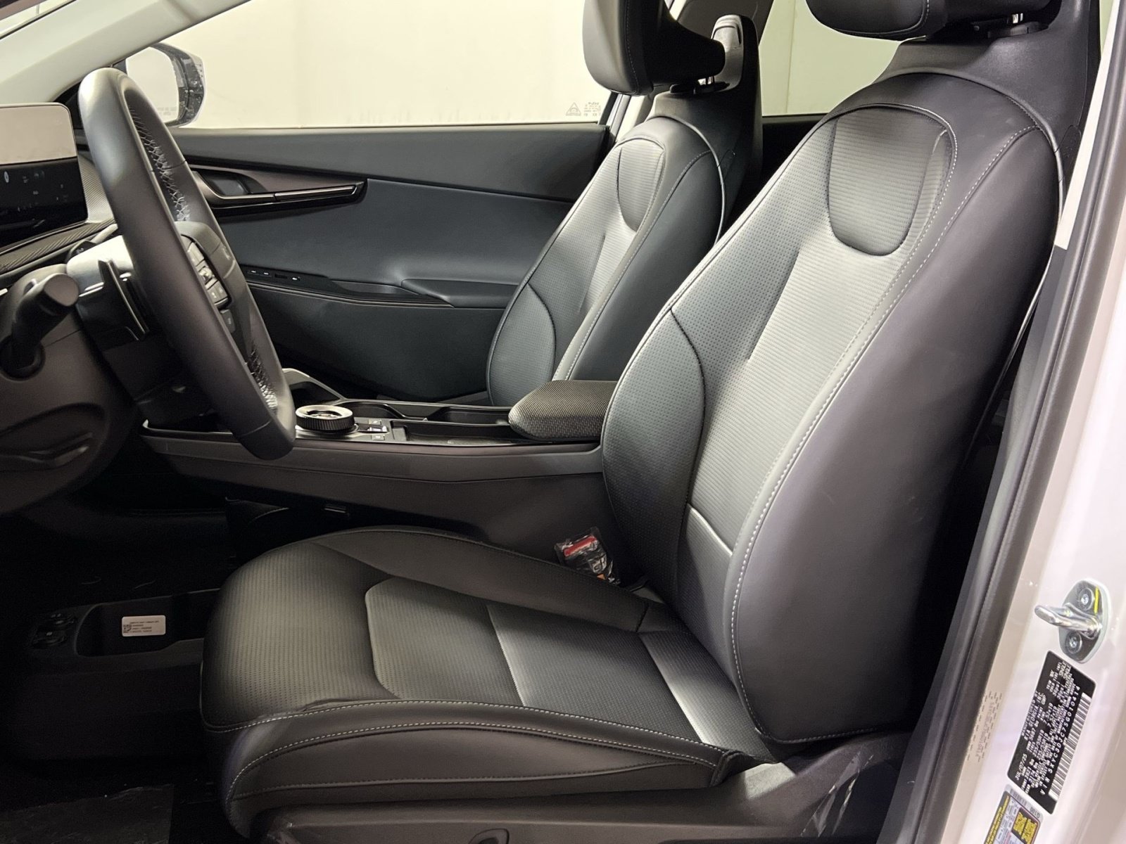 2025 Kia EV6 Wind - Photo 11