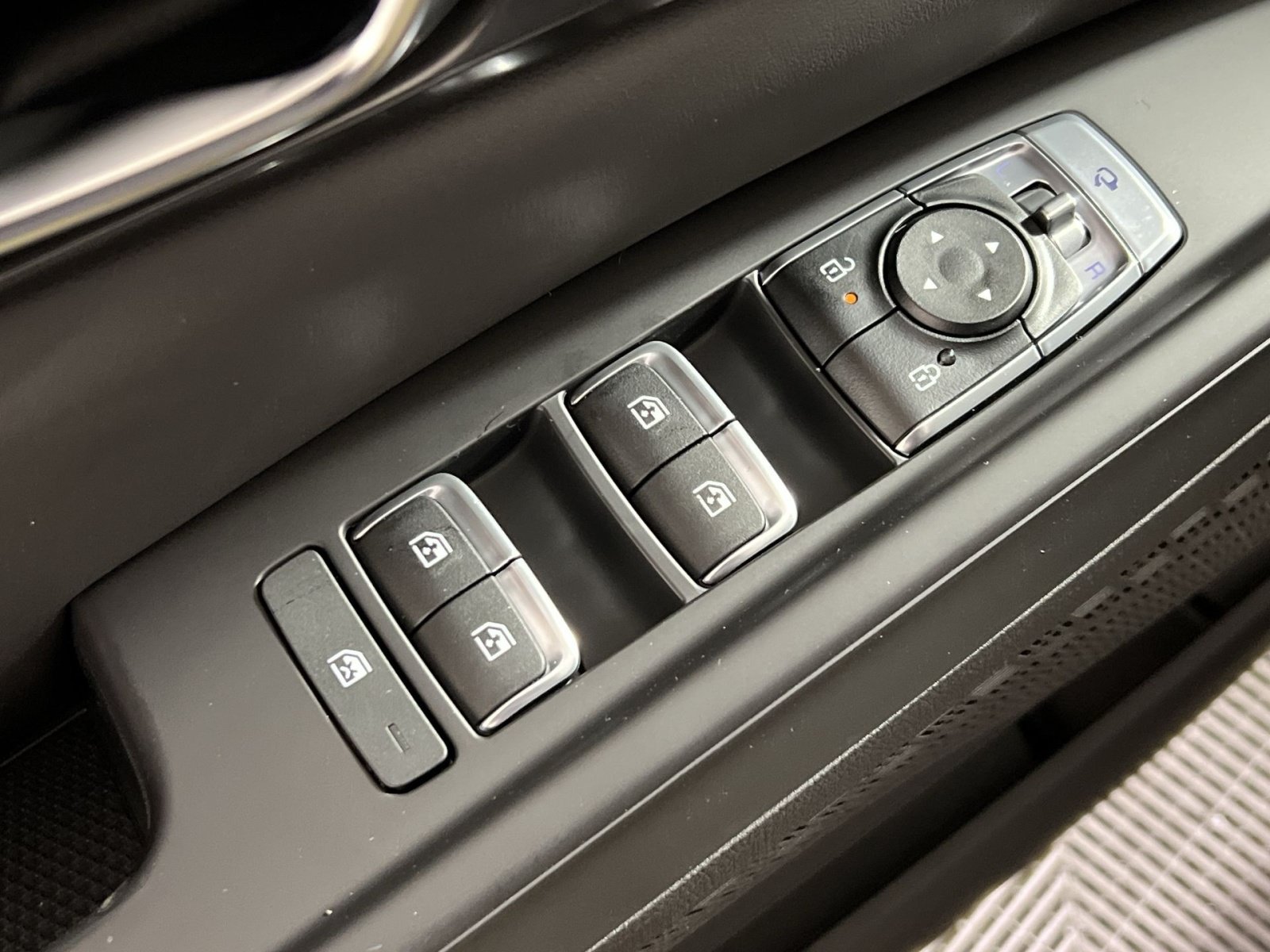 2026 Kia Carnival SX - Photo 13