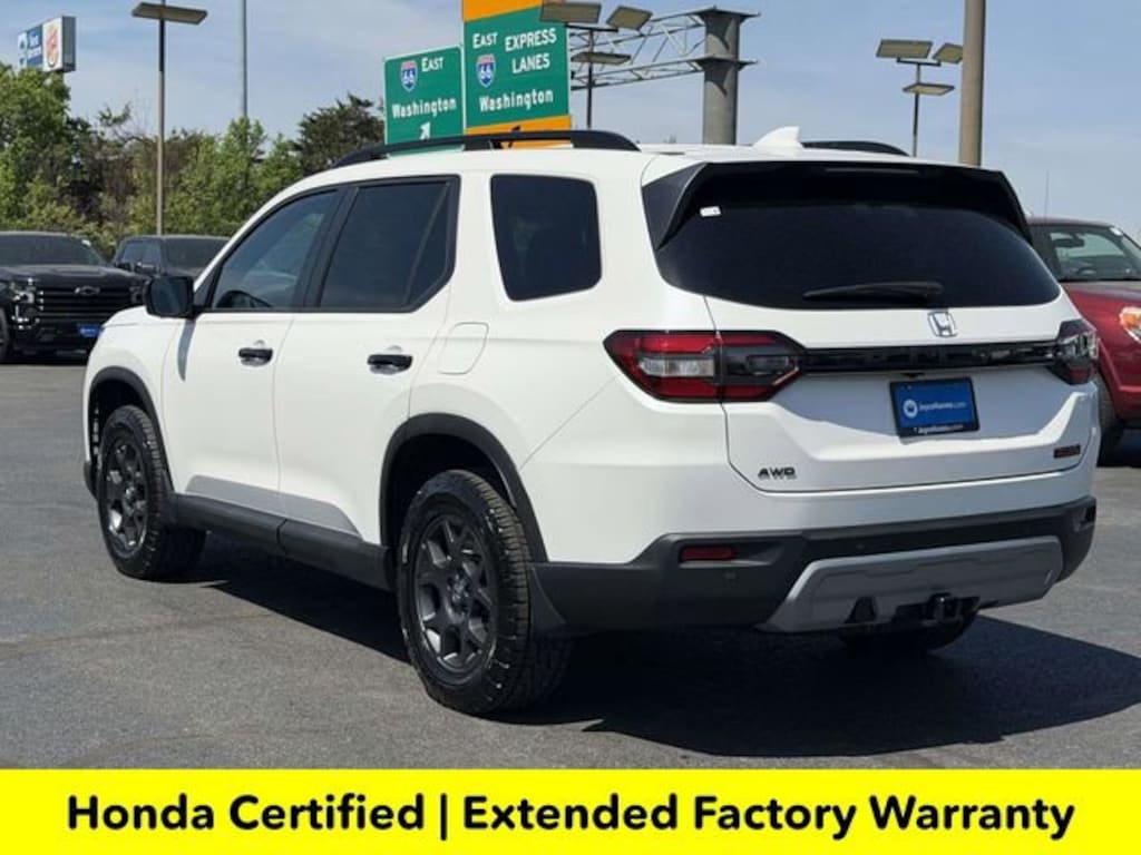 Used 2025 Honda Pilot TrailSport SUV