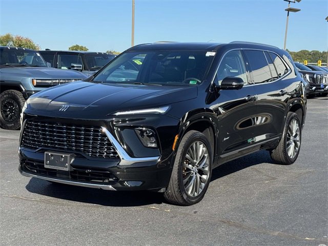 2025 Buick Enclave Avenir photo 3