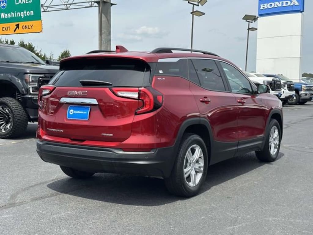 Used 2023 GMC Terrain SLE SUV