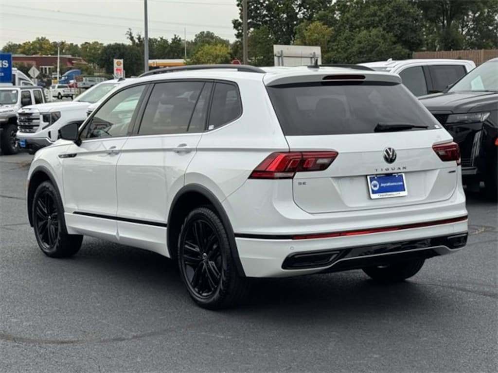 Used 2022 Volkswagen Tiguan SE R-Line Black SUV