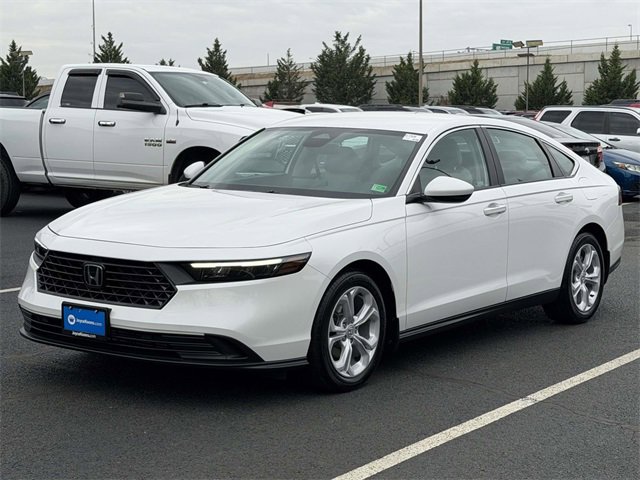 2025 Honda Accord LX photo 4