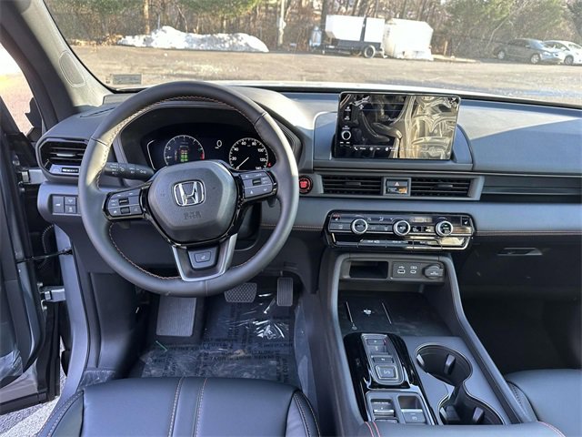 2025 Honda Pilot TrailSport photo 2