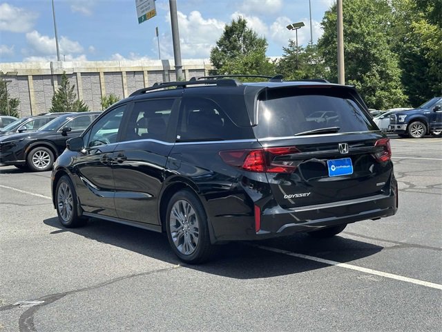 2025 Honda Odyssey Touring photo 3