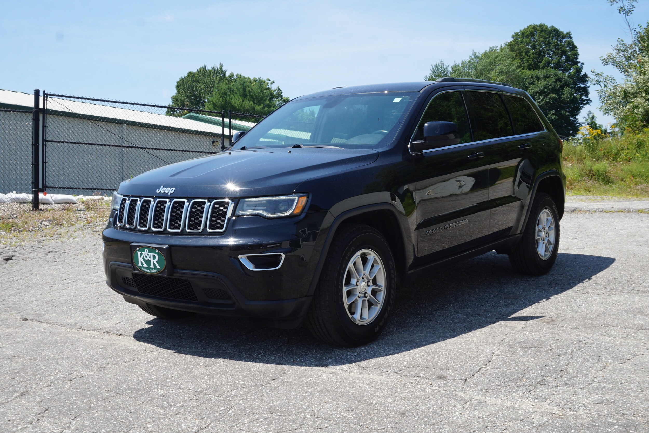 2020 Jeep Grand Cherokee Laredo photo 2