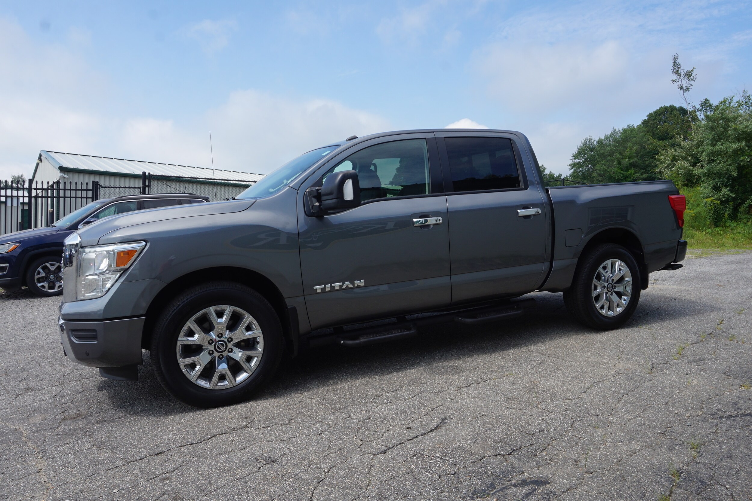 2021 Nissan Titan SV photo 2