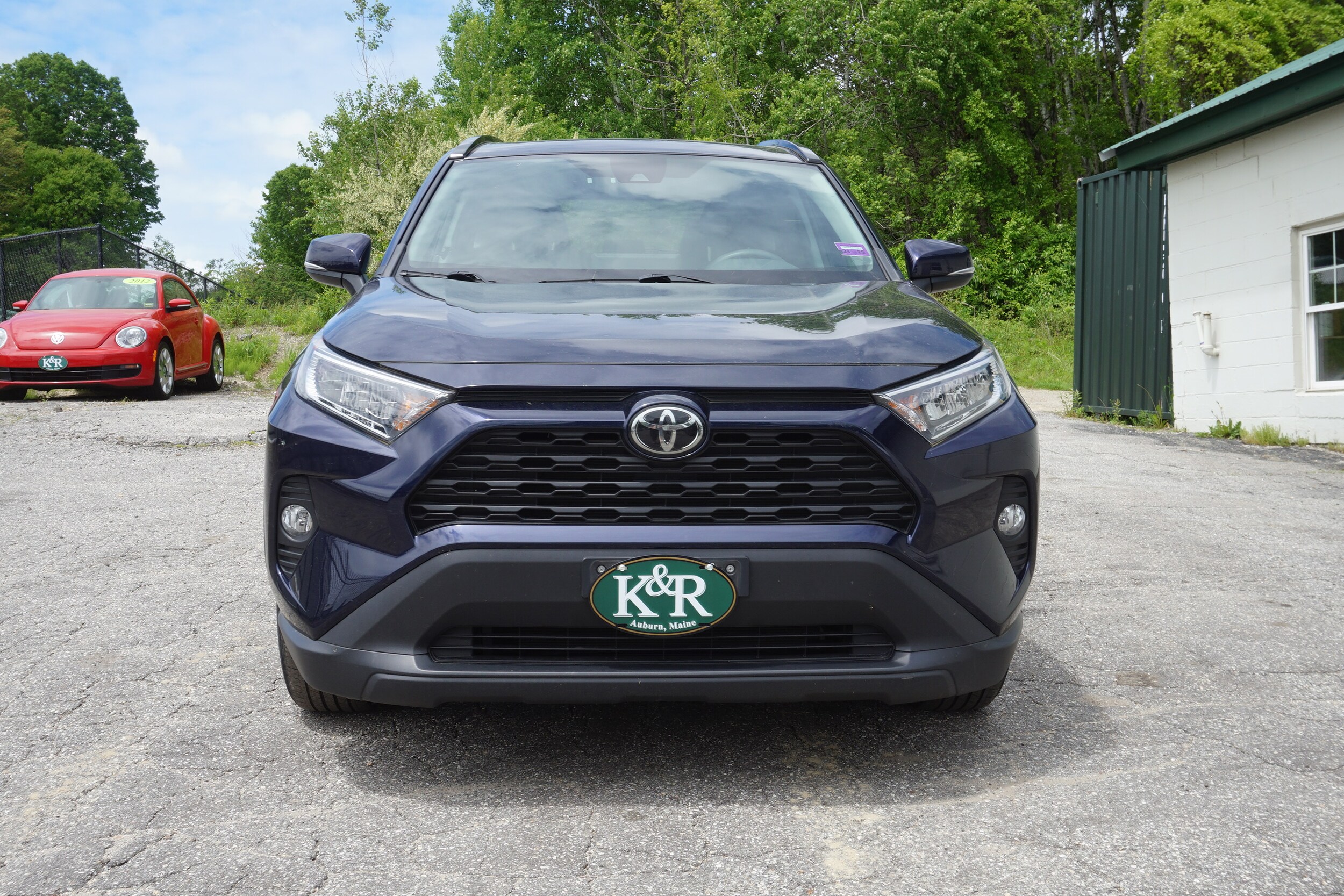 2021 Toyota RAV4 XLE photo 2