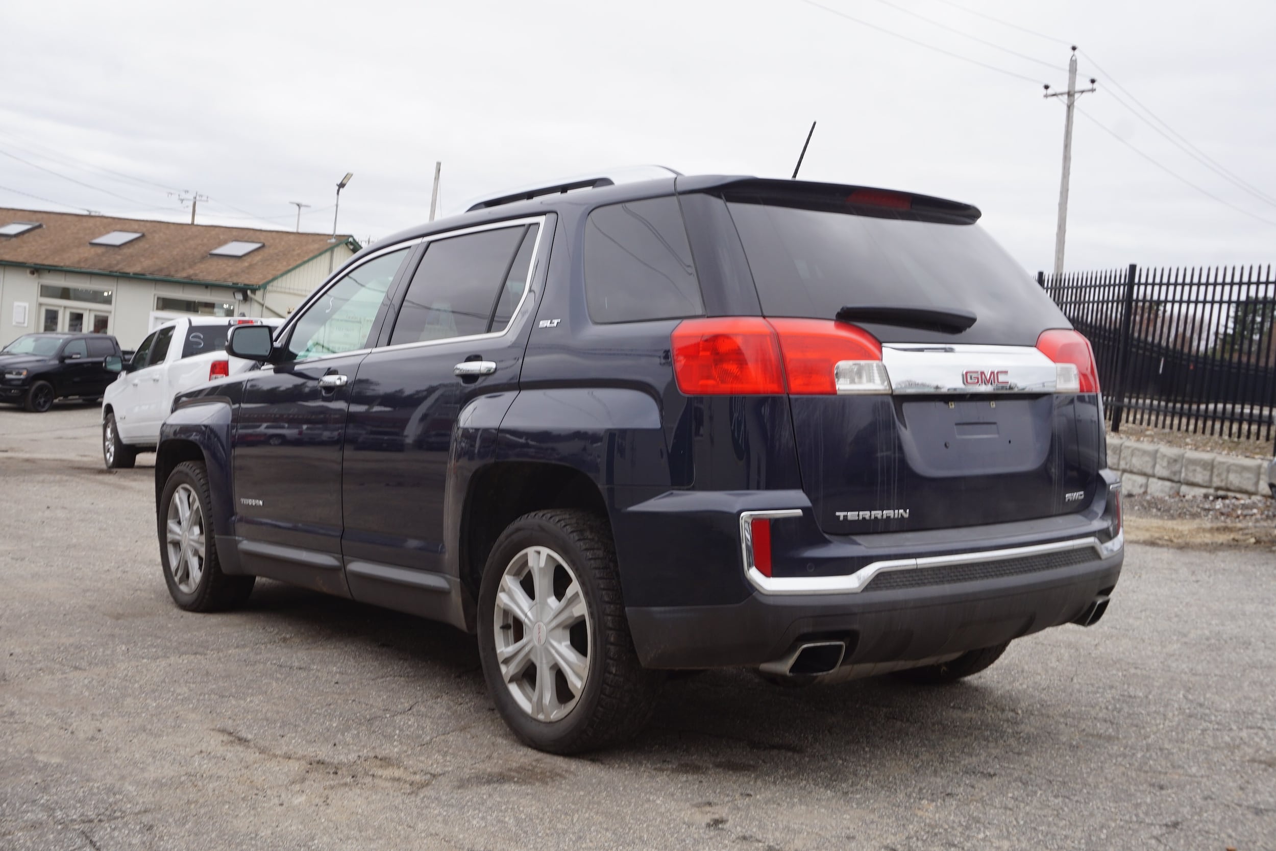 View vehicle photo 5