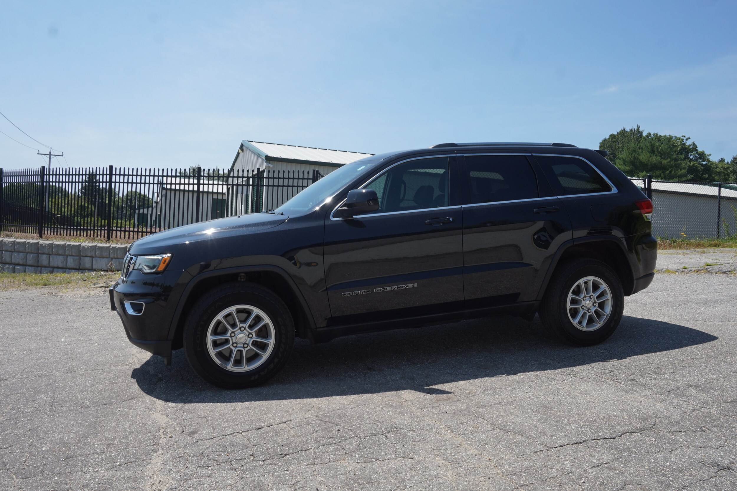 2020 Jeep Grand Cherokee Laredo photo 3