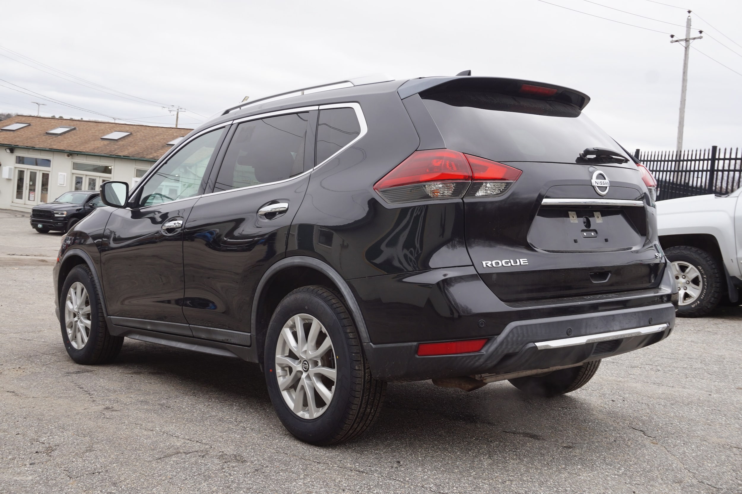 View vehicle photo 5