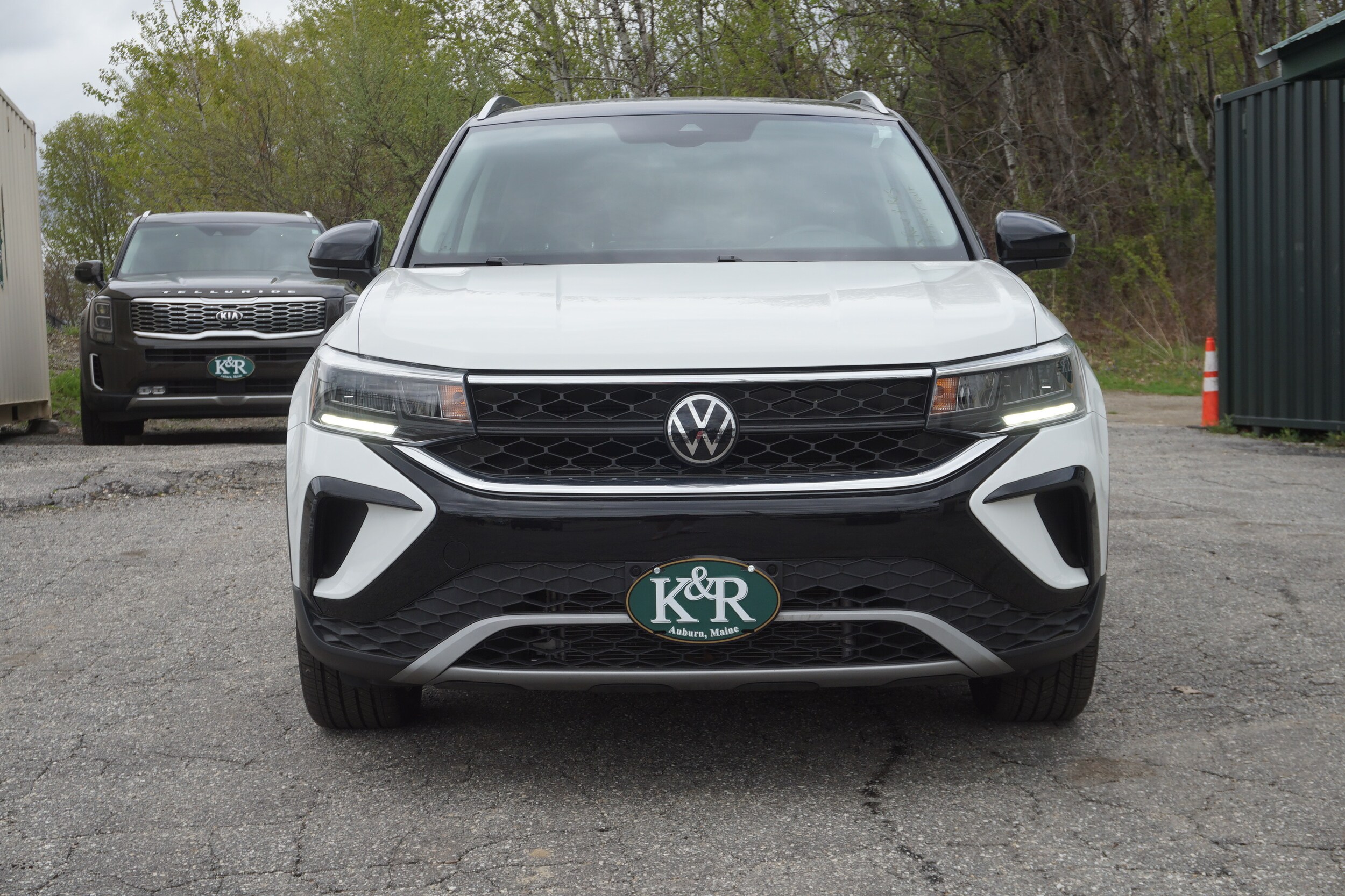 2023 Volkswagen Taos SE photo 2