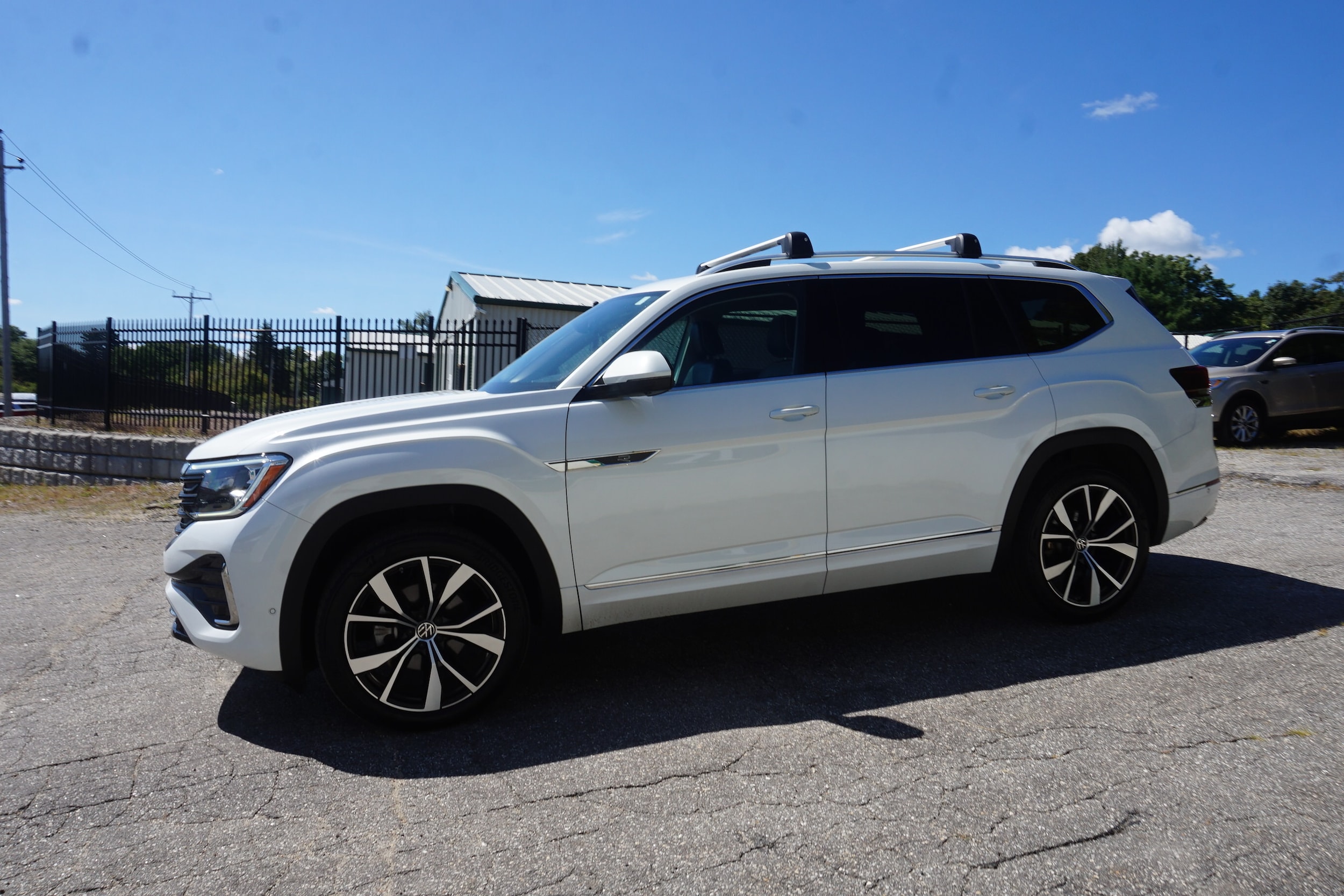 2024 Volkswagen Atlas SEL Premium R-Line photo 3