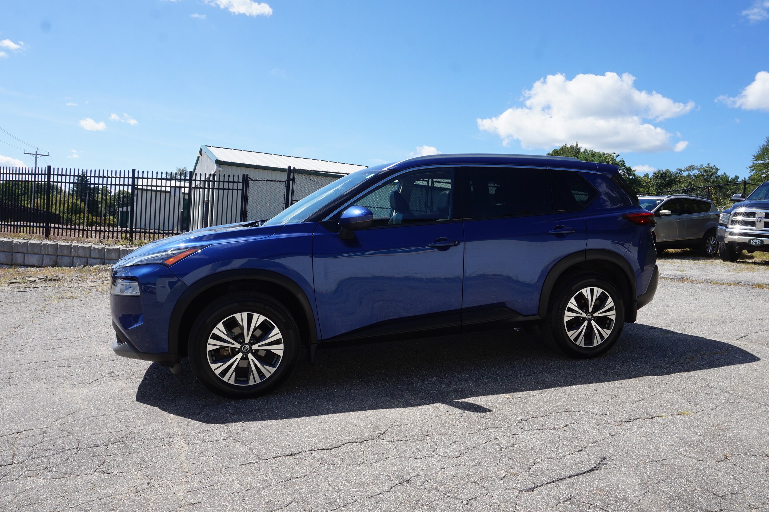 2021 Nissan Rogue SV photo 3