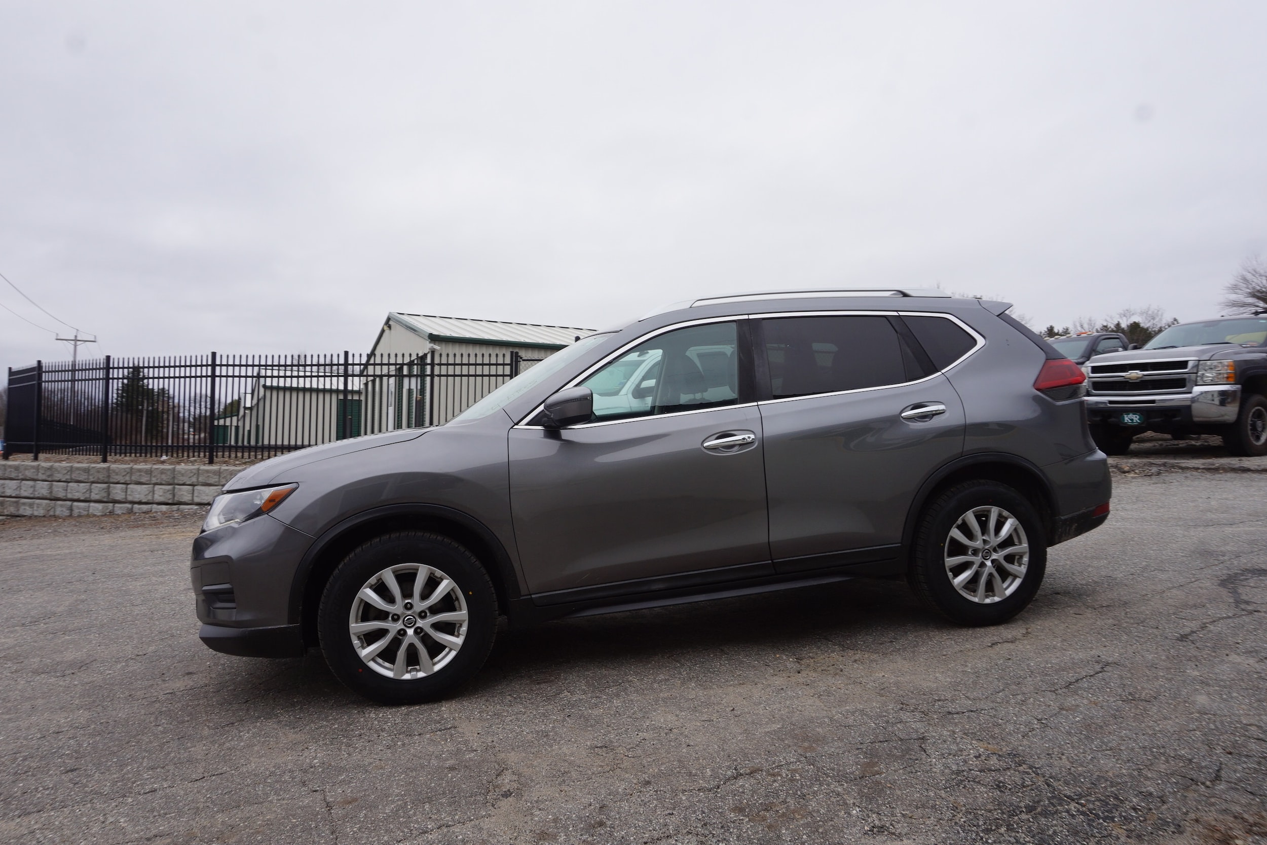 View vehicle photo 4